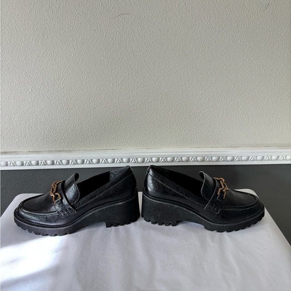 Dolce Vita Black Loafers with Gold Chain Detail Size 7.5 - Picture 2 of 7